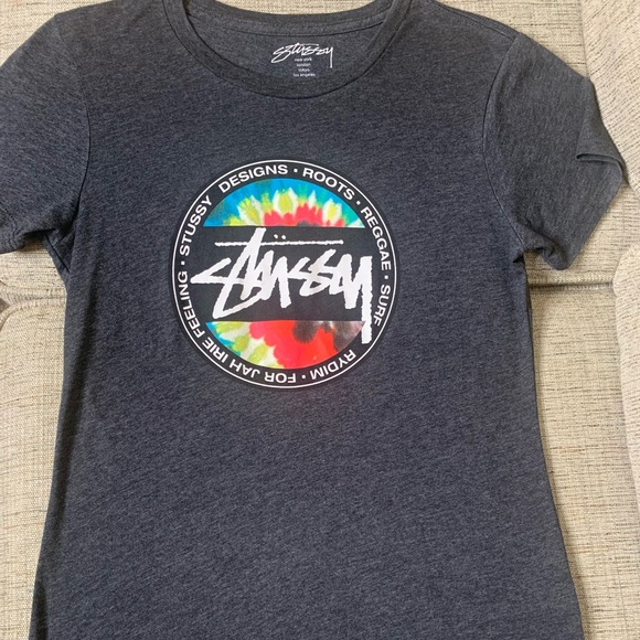 💫HP‼️💫 STUSSY Fitted Graphic Tee in Charcoal Gray, Size Medium - Picture 2 of 6